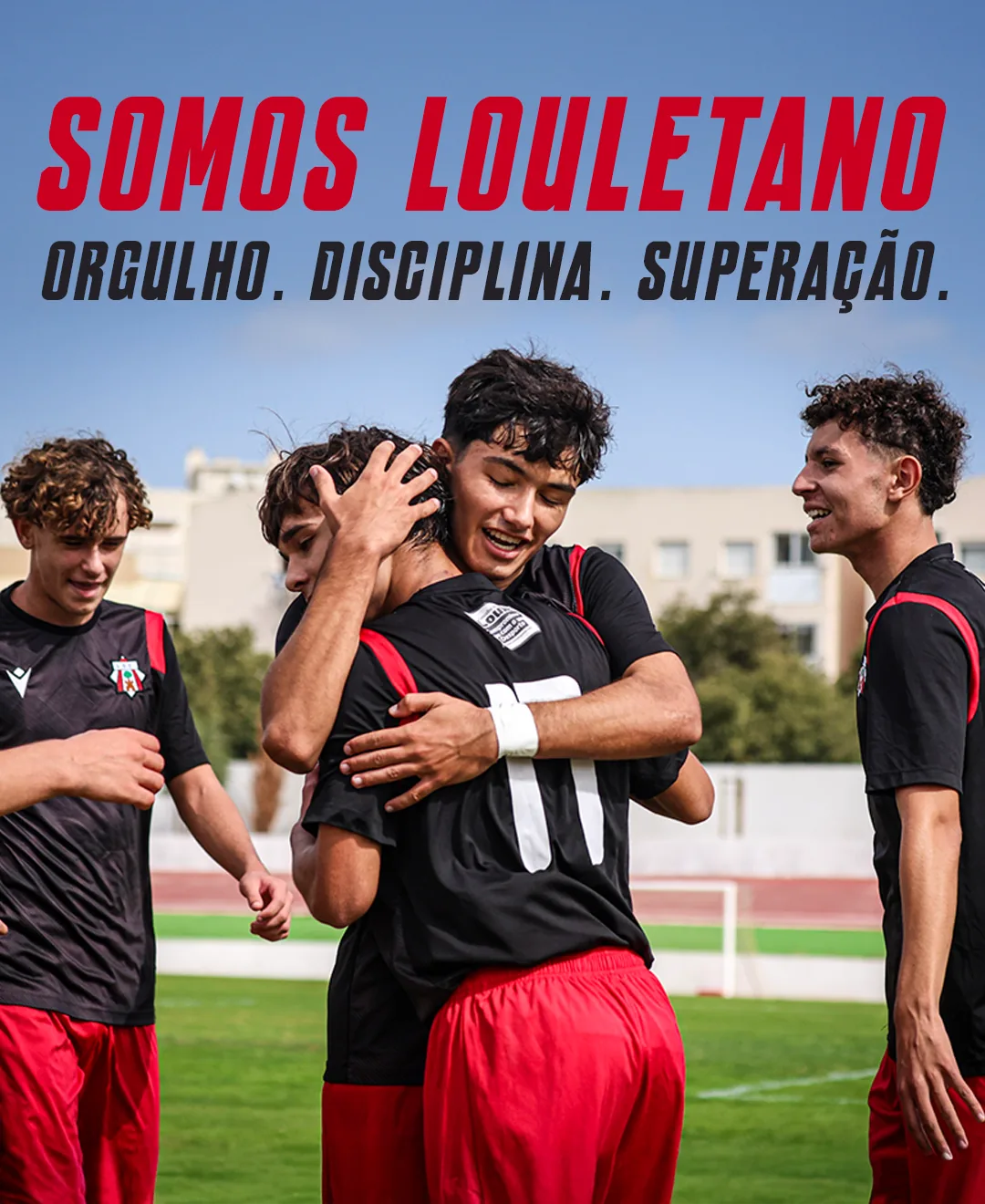 Jogadores da formação do Louletano em contexto de jogo